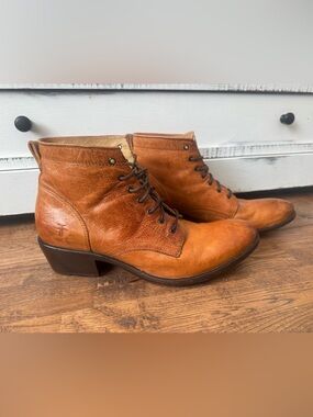 FRYE Carson Leather Lace Up Bootie Boots Women's Size 10